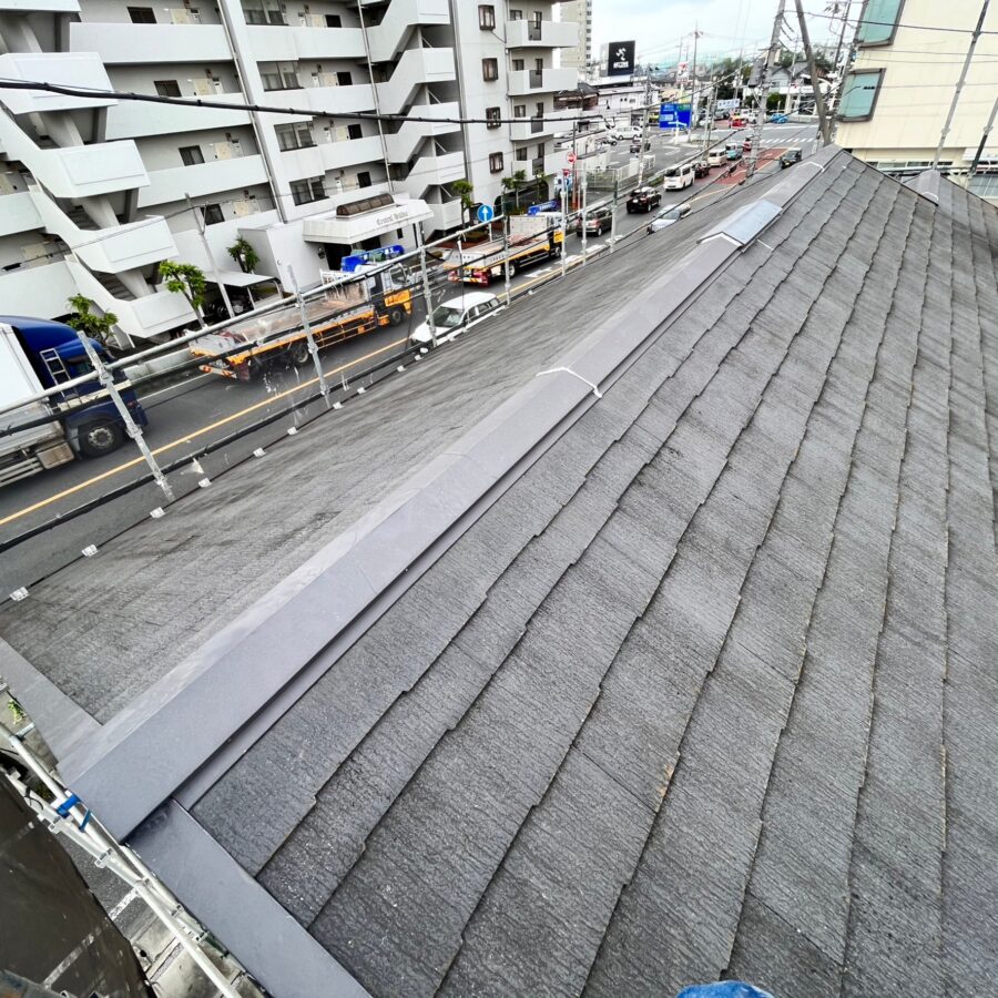 熊谷市　I様邸 屋根棟板金交換塗装工事。塗り替え前